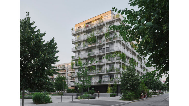 © studio uek, Wien, 2019, Fotos: David Schreyer Außenansicht eines mehrgeschossigen Gebäudes