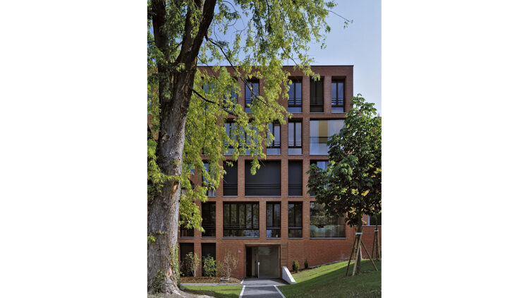 © Eduard Hueber, Archphoto Wohngebäude mit umliegender Begrünung