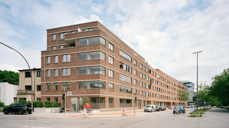 © Dorfmüller Klier Mehrgeschossiges Haus an einer Straße