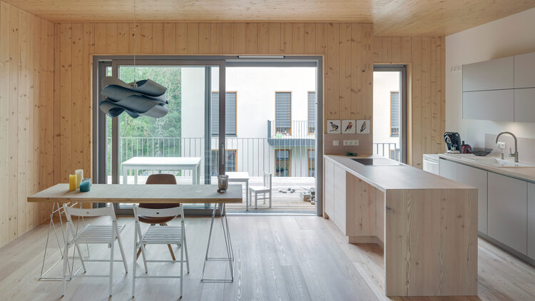© Jan Bitter Vertäfelte Küche mit Essplatz