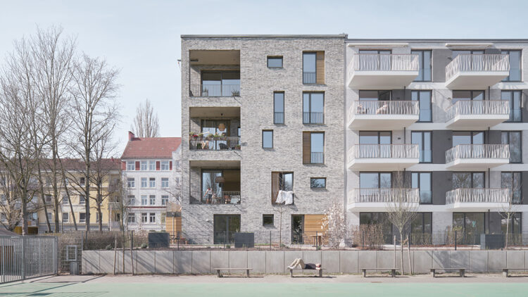 © Piet Niemann Wohngebäude mit Balkonen