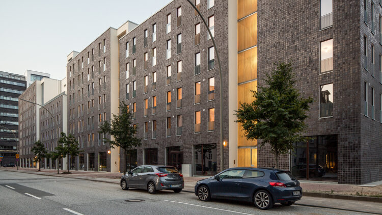 Schellerdamm Limbrock Tubbesing © Sebastian Glombik Gebäude entlang einer Straße