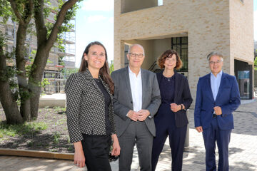 © IBA Hamburg / Andreas Bock Gruppenfoto mit Karen Pein und Dr. Peter Tschentscher
