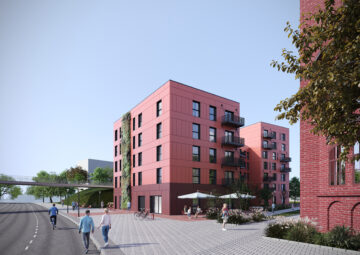 © AGLAURA Visualisierung eines mehrstöckigen Gebäudes mt roter Fassade, Grünbewuchs und Balkonen, davor große Sonnenschirme eines Cafés