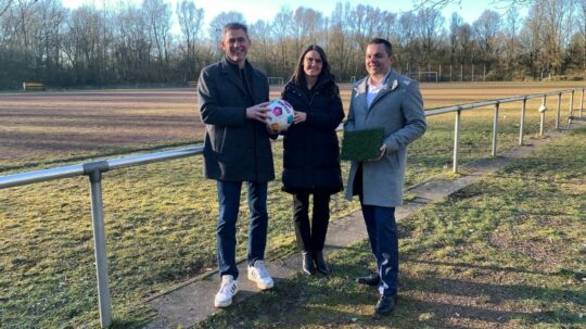 250219 Presse Kunstrasen WH quer