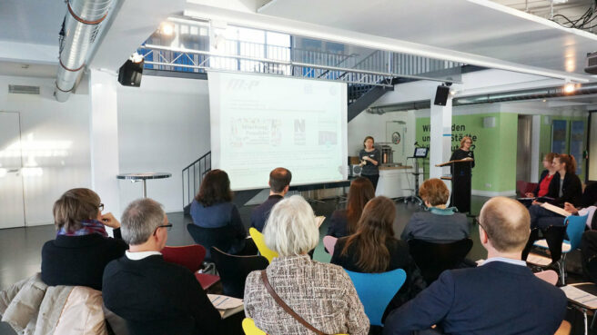 © IBA Hamburg GmbH Publikum bei einer Präsentation