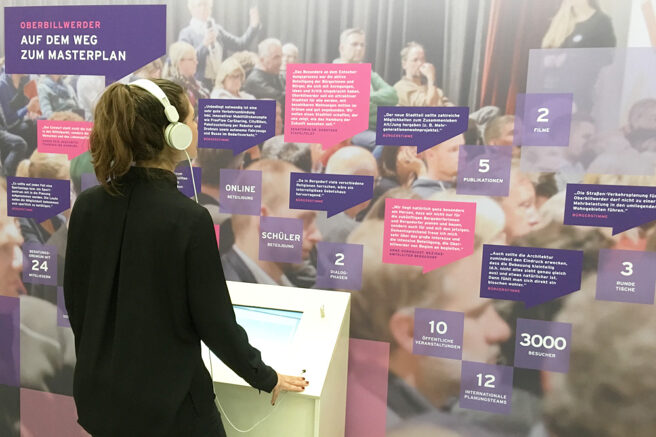 © IBA Hamburg / Anke Hansing Infoleinwand zu Oberbillwerder auf der mobilen Ausstellung