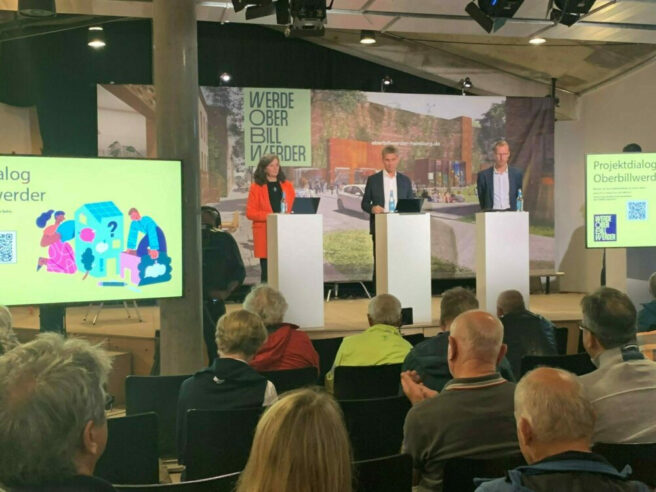 © IBA Hamburg / Arne von Maydell Podium und Publikum beim Projektdialog Oberbillwerder