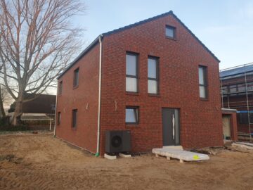 © IBA Hamburg Außenansicht eines im Bau befindlichen Einfamilienhauses