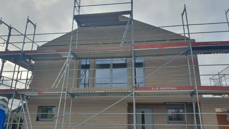 © IBA Hamburg Außenansicht eines Hauses mit Baugerüst