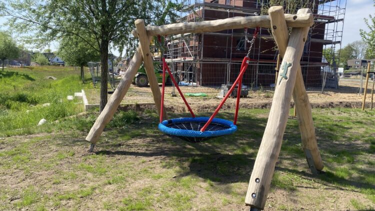 © IBA Hamburg Nestschaukel auf dem neu angelegten Spielplatz