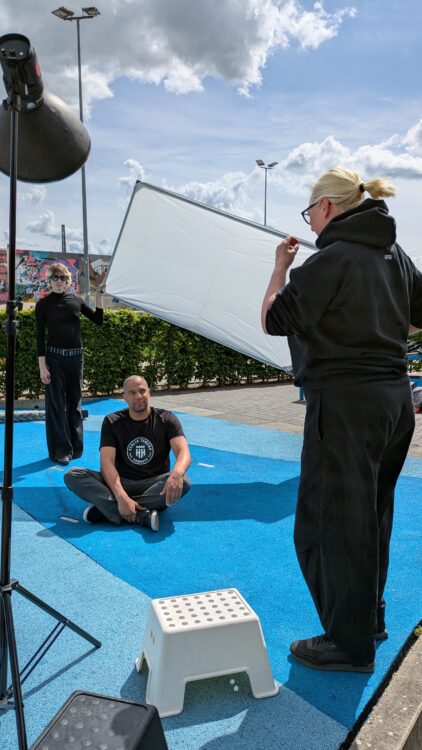 © IBA Hamburg Marvin Willoughby posiert für die Fotografin