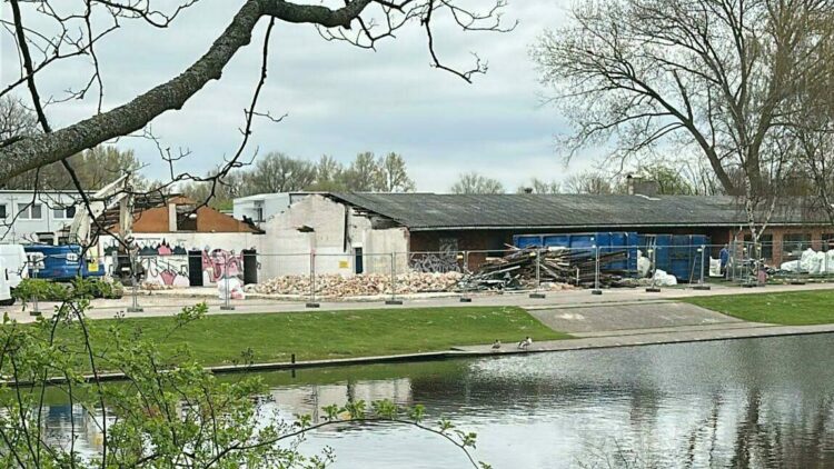 © Wilhelmsburger Ruder Club Blick von der anderen Uferseite des Aßmannkanals auf den Club