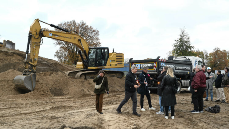 © IBA Hamburg / Andreas Fromm div. Personne auf einer Baustelle