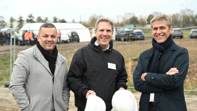 © IBA Hamburg / Andreas Fromm v.l.n.r.: Ralf Neubauer (Bezirksamtsleiter Hamburg-Mitte), Arne von Maydell (Pressesprecher IBA Hamburg), Kay Gätgens (Geschäftsführer IBA Hamburg)