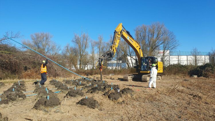 © IBA Hamburg / Arne von Maydell Kampfmittelsondierung: Schweres Gerät und Arbeiter im Einsatz