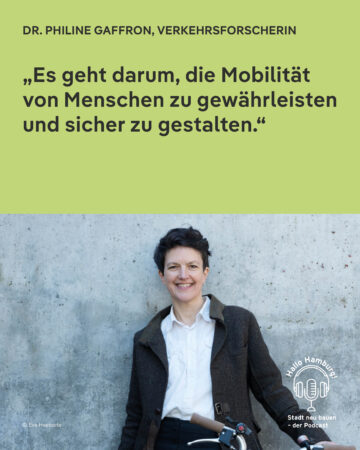 Dr. Philine Gaffron vor einer hellen Wand