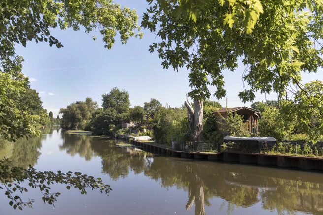 © IBA Hamburg / Axel Nordmeyer Fluss an den Wilhelmsburger Kleingärten