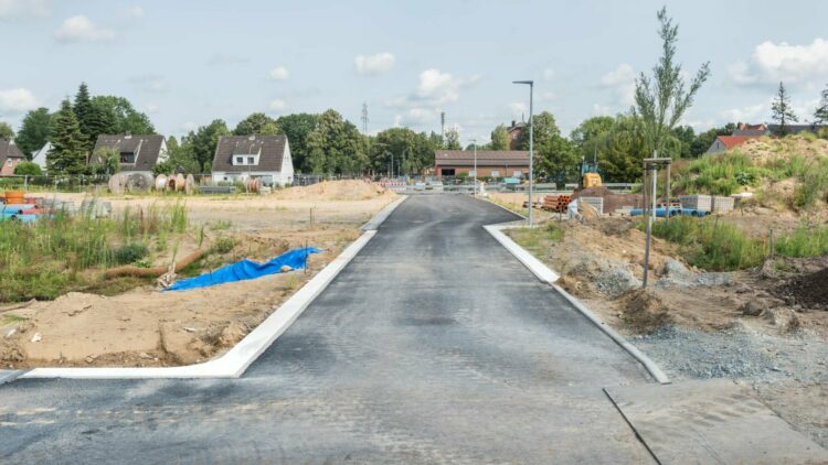 © IBA Hamburg / Martin Kunze Herstellung der neuen Straße "Auf der Kirchenwiese" (Sommer 2023)