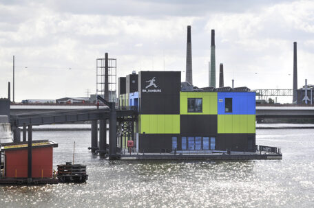 © IBA Hamburg / Martin Kunze Das schwimmende Bürogebäude IBA DOCK