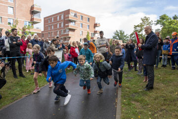 © IBA Hamburg / Bente Stachowske Kinder-Rennen beim Quartiersfest des Fischbeker Heidbrook